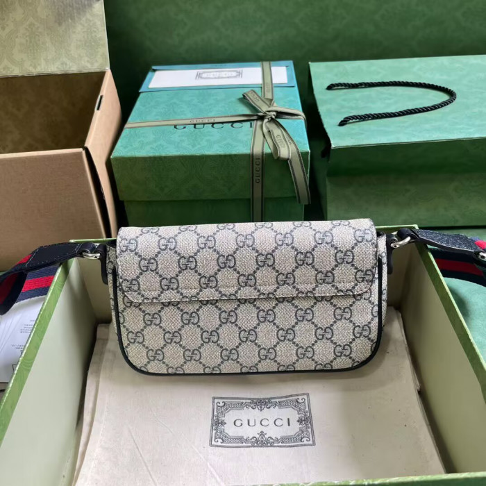 G*u*i bag8