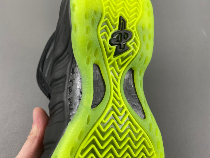 Nike Air Foamposite One Black Volt HF2902-001
