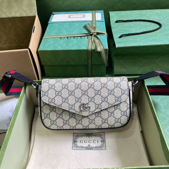 G*u*i bag8