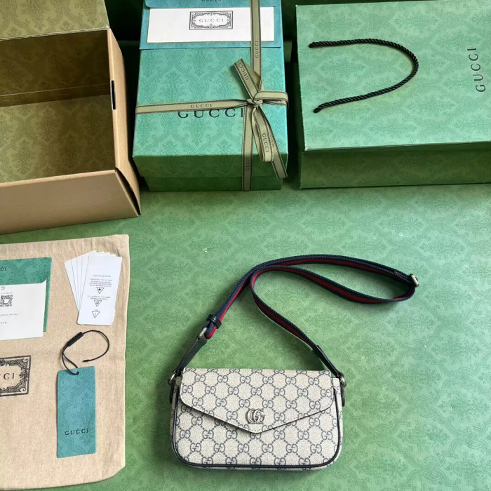 G*u*i bag8