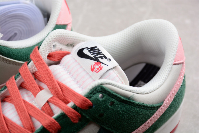 nike dunk low se all petals united fir green fn8923-061