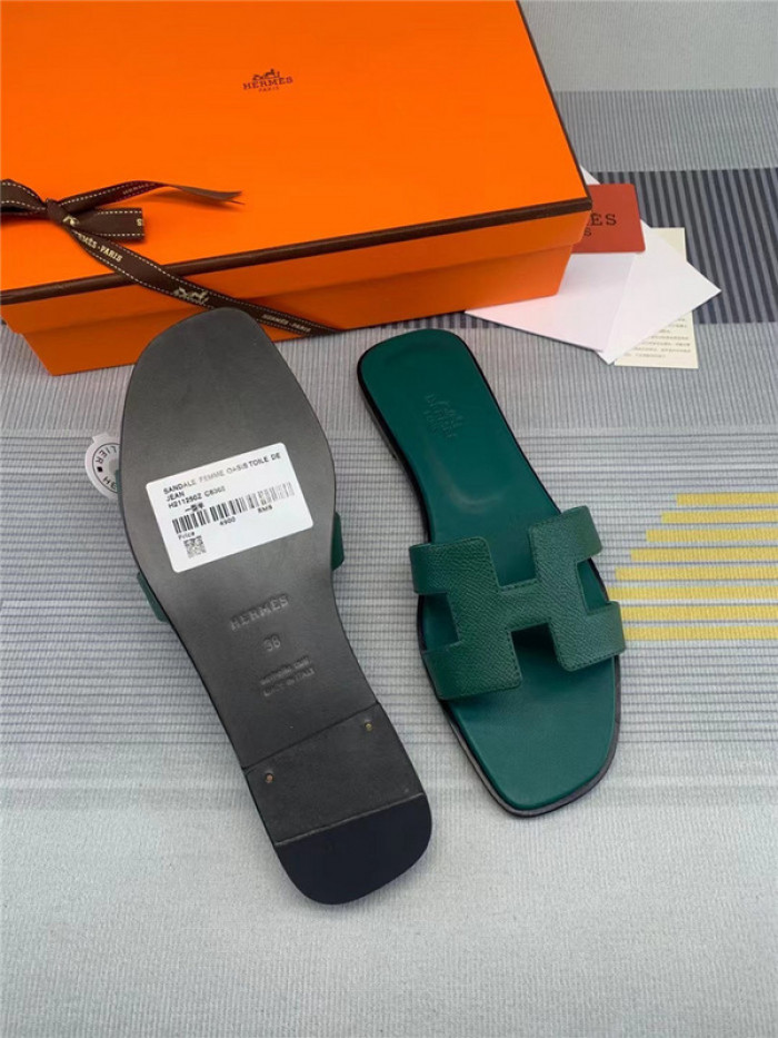 herme* sandal35