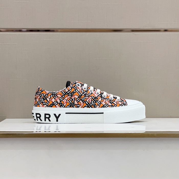 burber*y sneakers b000012