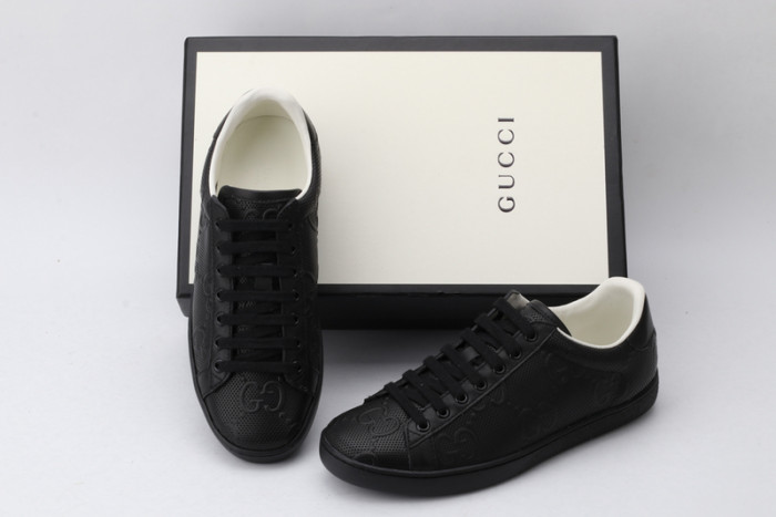 G*u*i* trainer sneaker71