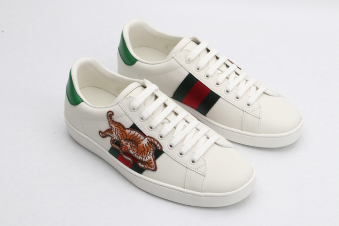 G*u*i* trainer sneaker61