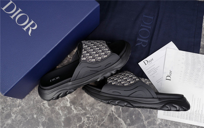 dio*r sandal 37