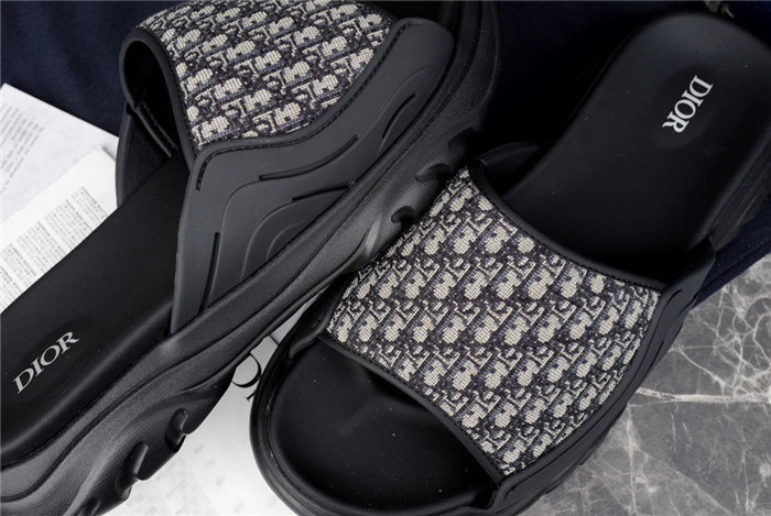 dio*r sandal 37