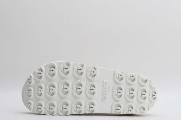 G*u*i* sandal104