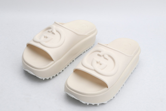 G*u*i* sandal104
