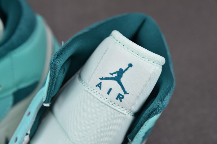 air jordan 1 mid chenille bleached turquoise dz3745-300